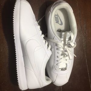 White nike Cortez 9.5